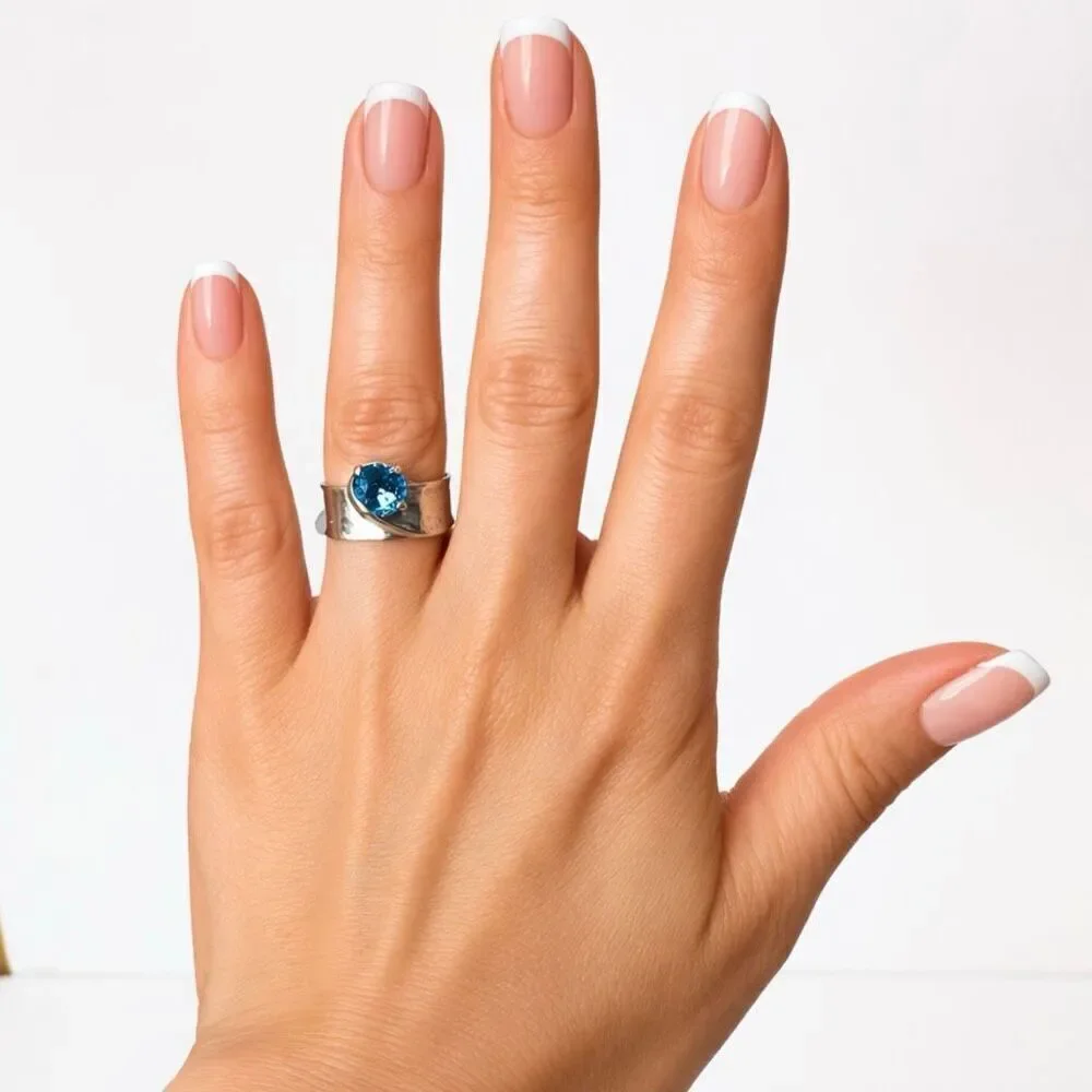 NWT Gorgeous Sz 7 Made in Israel .925 Sterling Silver Thick Blue Stone Ring